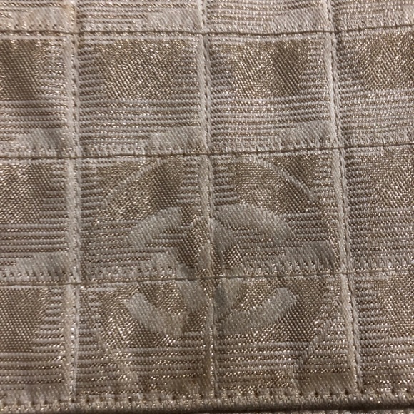 TODAY ONLY:AUTHENTIC CHANEL WOC GOLD FABRIC - Tear bottom inside - Picture 2 of 16